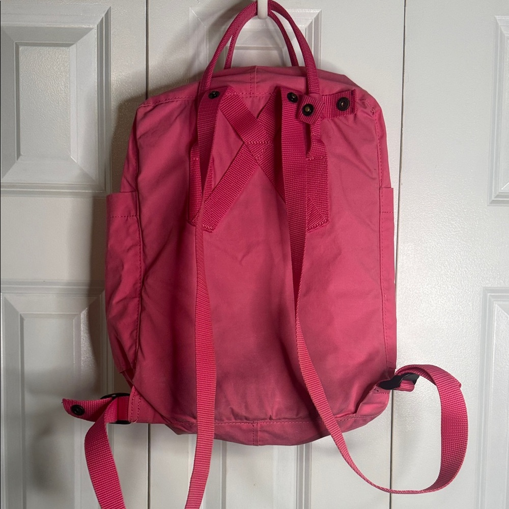 Fjallraven Kanken Hot Pink Backpack with Front Pocket - Picture 4 of 4